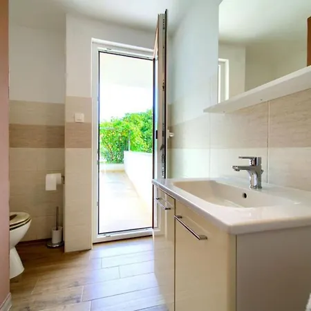 Beautiful Casa Felicita In Malinska